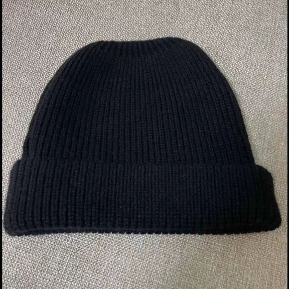 ‌Prada Logo Knit Hat - Picture 2 of 4